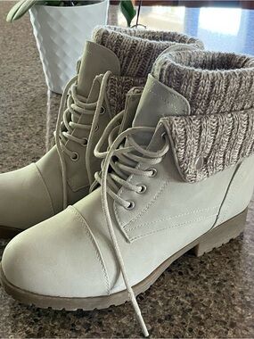 Women's Knit-Cuff Lace-Up Ankle Boots in Light Taupe